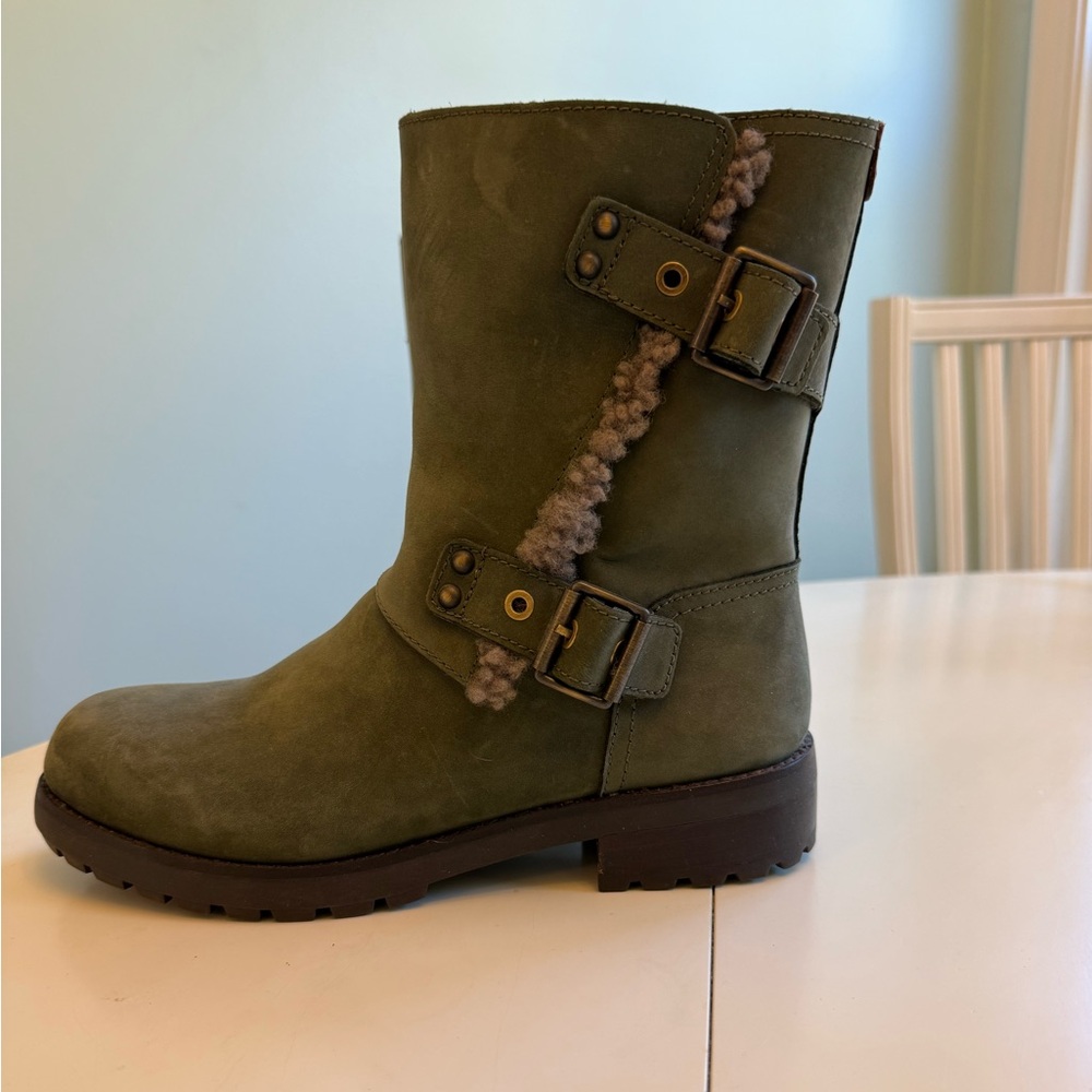 UGG Charcoal dark green Shearling Lined Boots. Excellent condition